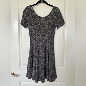 grey StitchFix Everly Peter damask print short-sleeve dress, size S